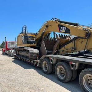 Flatbed removable gooseneck carrying freight